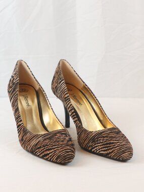 Stunning J. Renee Size 9 Gold Tiger Print Heels